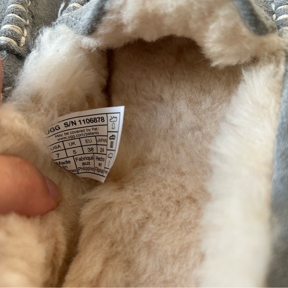NWOT - UGG Women's Gray Ansley Slippers - Picture 7 of 8